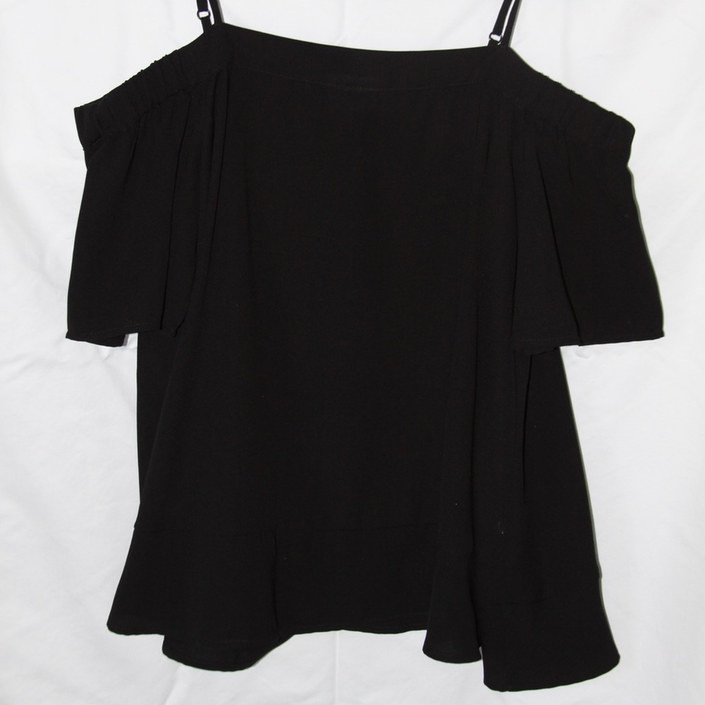 ‼️CUTE BLACK OPEN SHOULDER BLOUSE ‼️